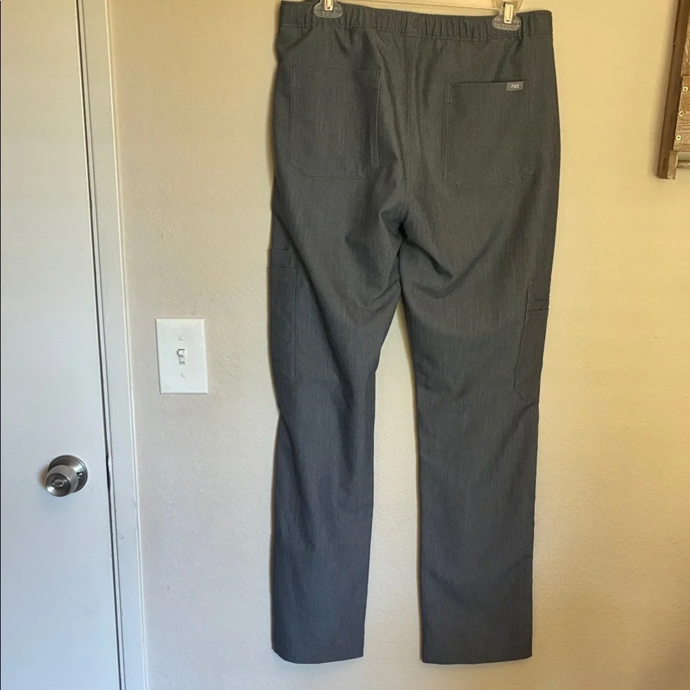 Men's FIGS Cairo Cargo Straight Leg Scrub Pants - Graphite Gray - Size S